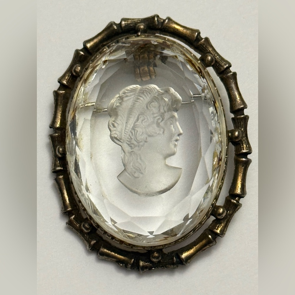 Vintage-Style Crystal Reverse Intaglio Brooch or Pendant - Gold Tone